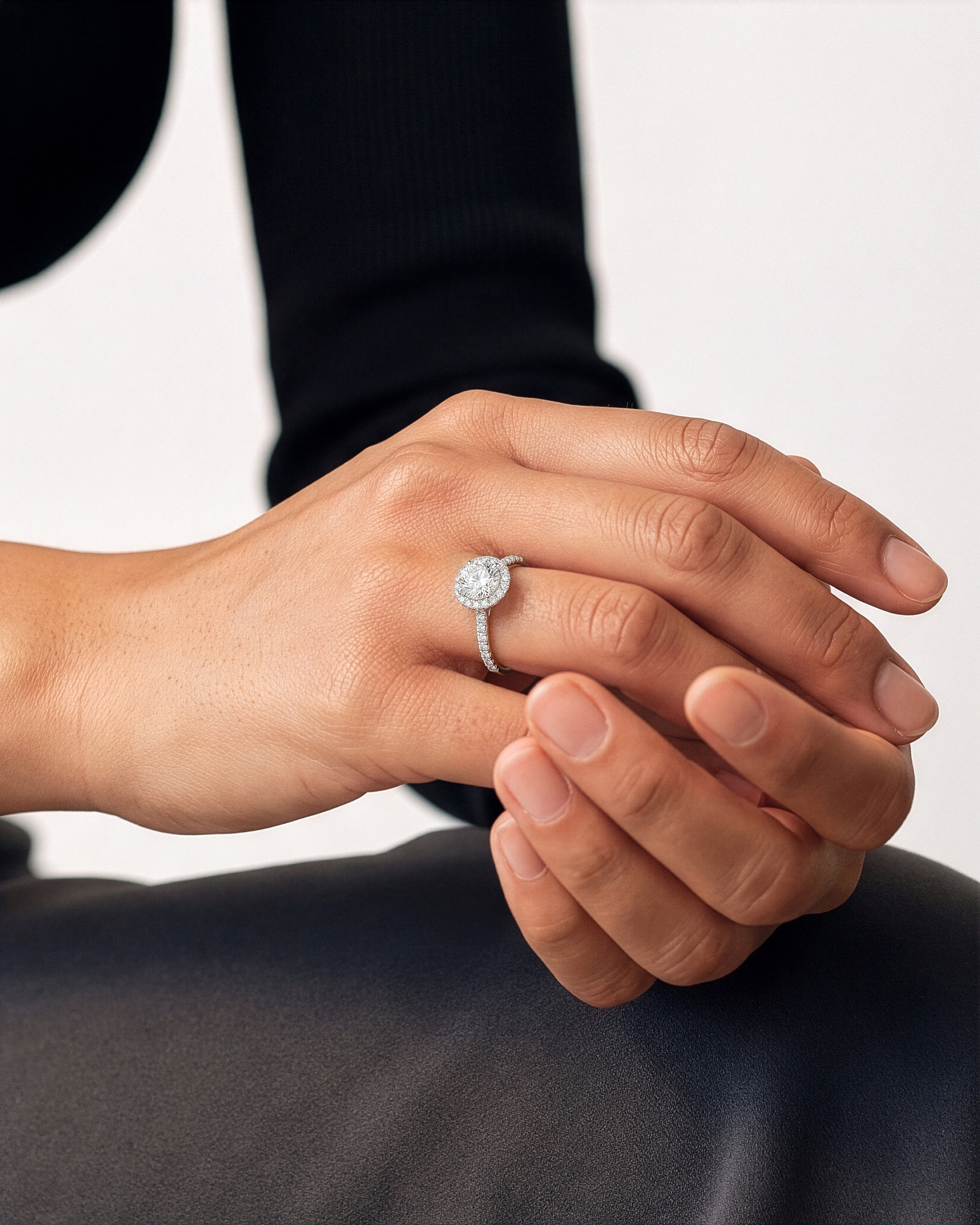 Round Cut Moissanite Round Halo Engagement Ring (1.00 CT)