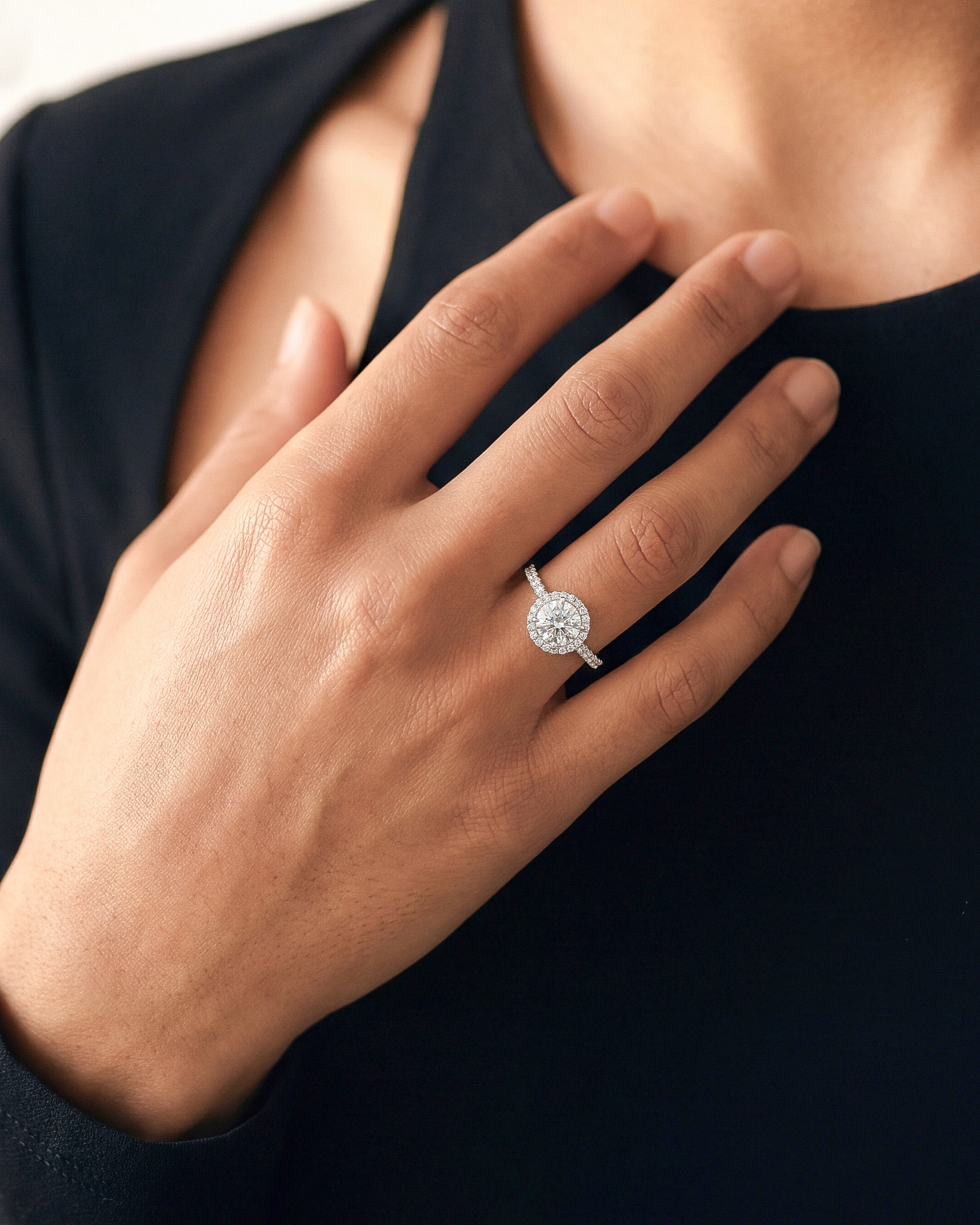 Round Cut Moissanite Round Halo Engagement Ring (1.00 CT)