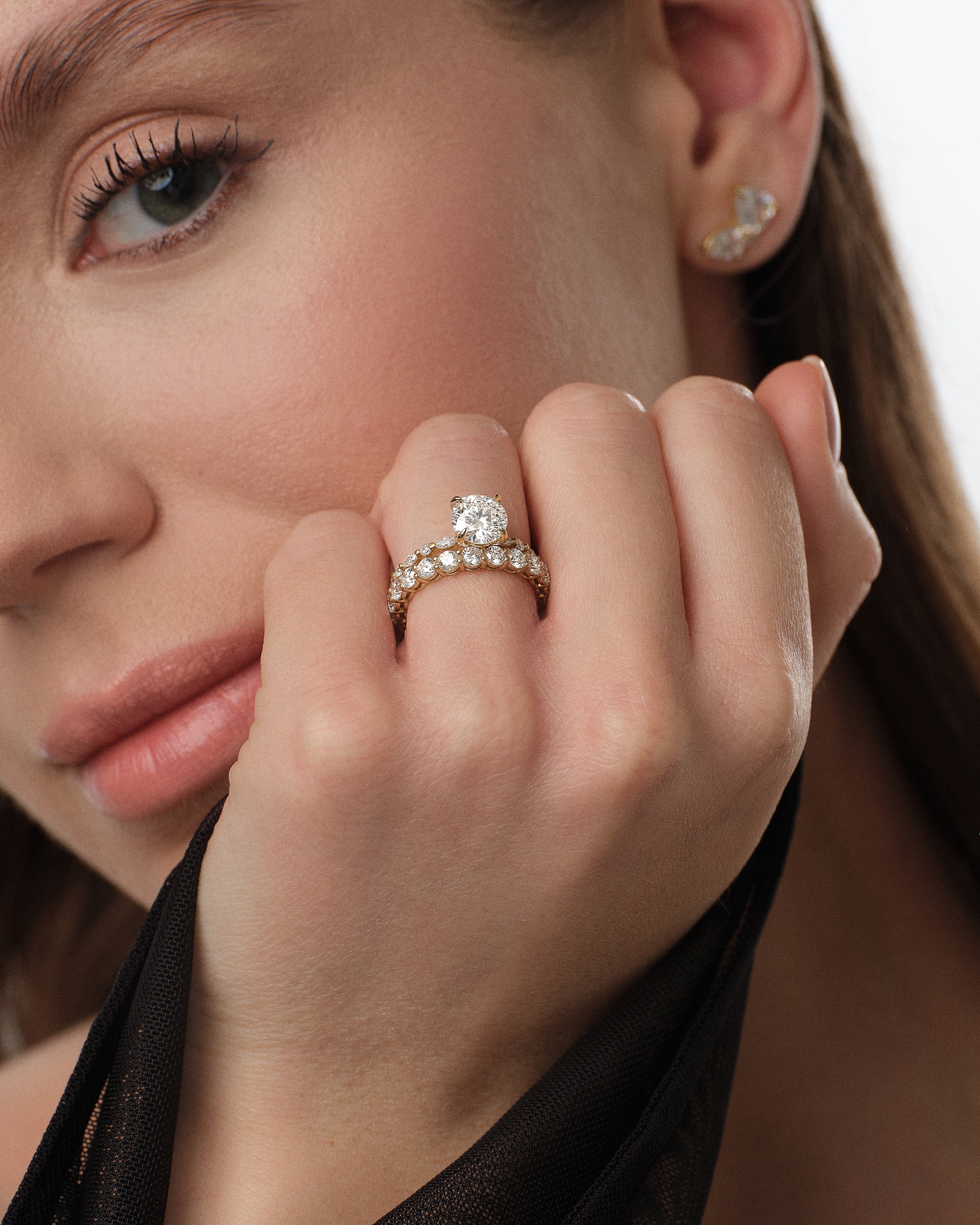 Alternating Marquise Side Stone Moissanite Engagement Ring (1.00 CT)