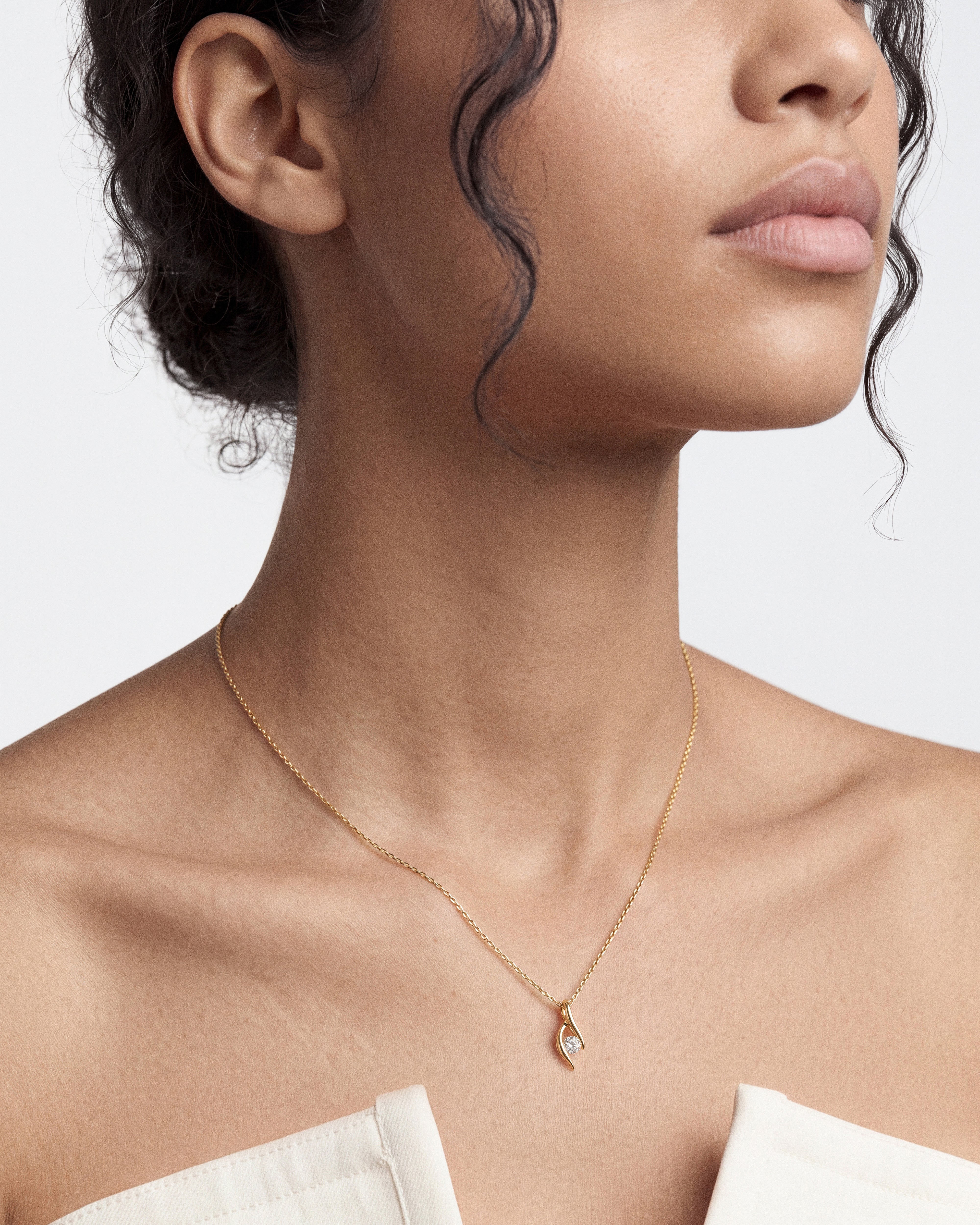 Solitaire Round Pendant Necklace